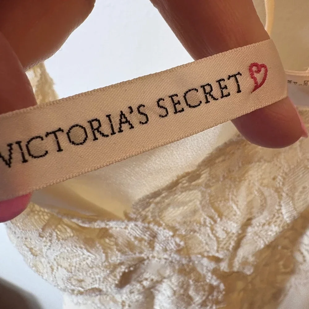Victoria's Secret Ivory Lace Trim Slip‎ Chemise Nightgown Size Small
